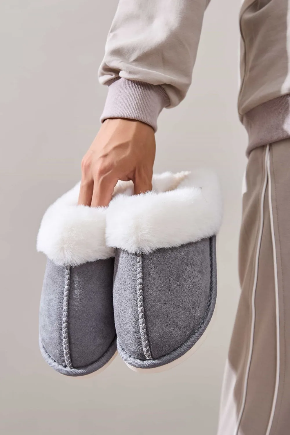 Faux Fur Round Toe Slippers